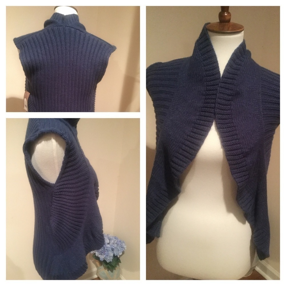 Red Camel Sleeveless Sweater Size S